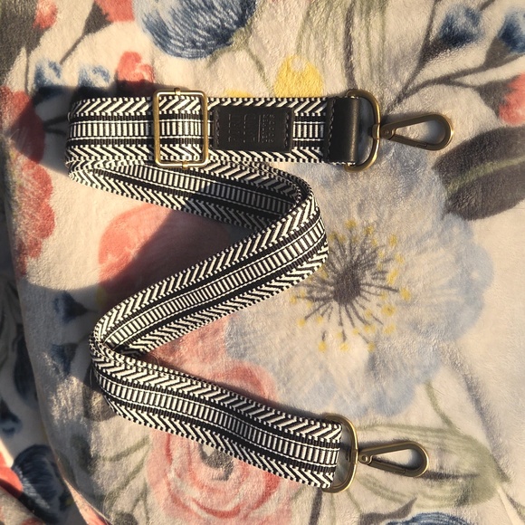 Portland Leather Crossbody Strap Like New - Picture 3 of 3